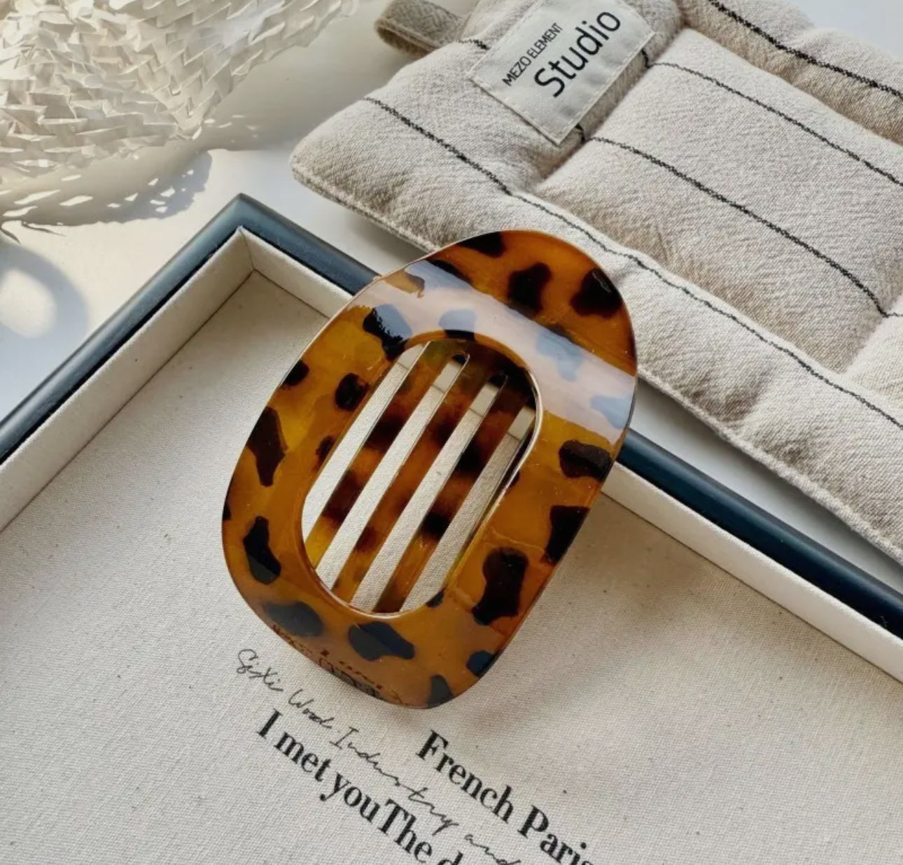 Jumbo Flat Lay Claw Clip