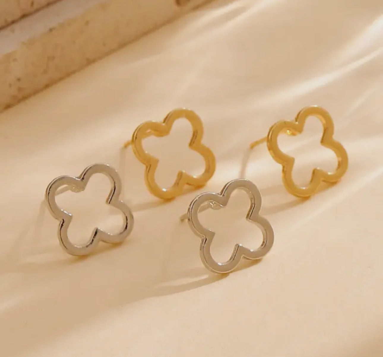 Open Clover Stud Earrings