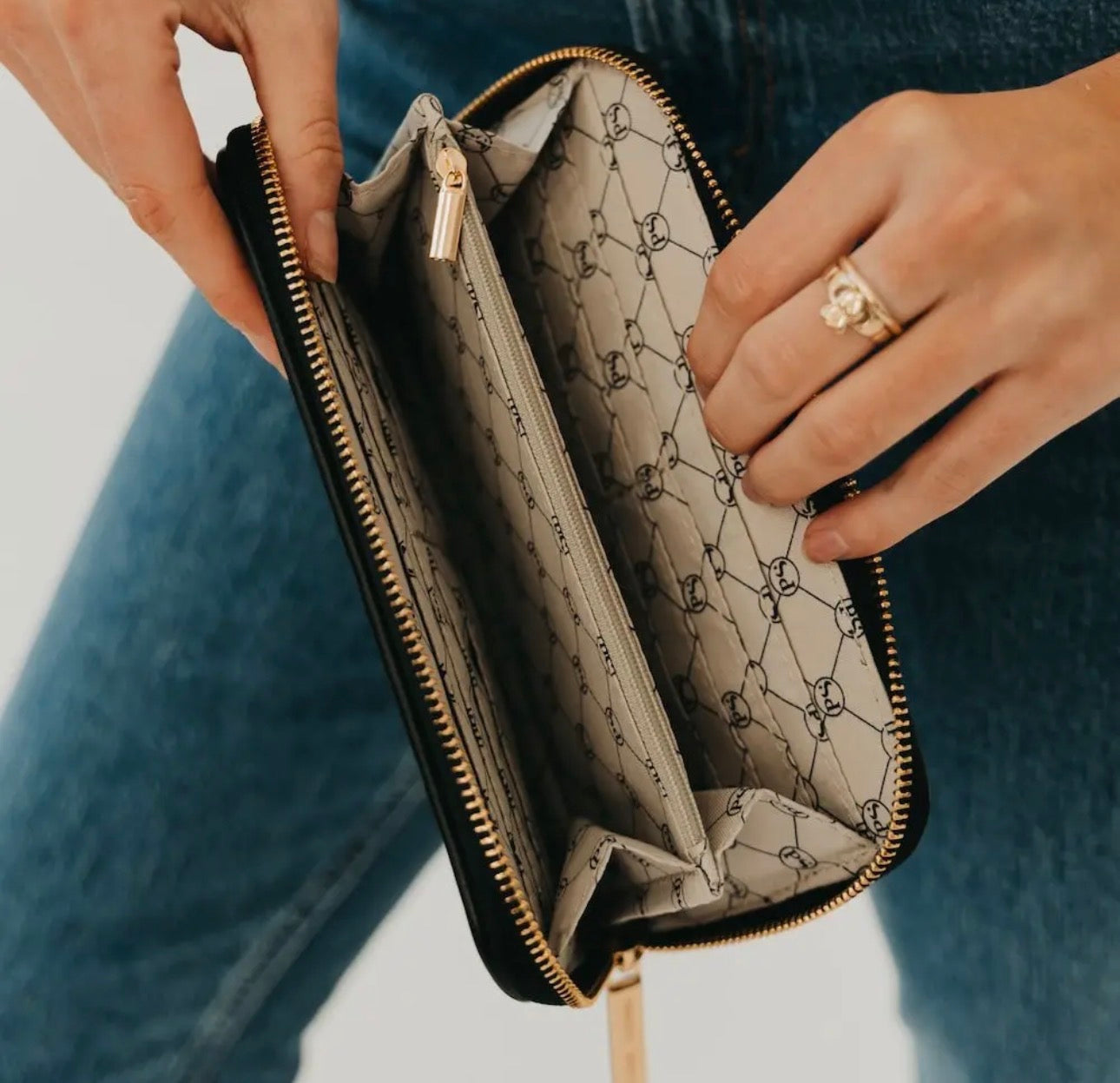 Lenny Zip Woven Wallet